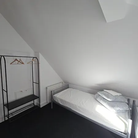 호스텔 Rooms4rest Biz Skibicka Budynek 2 - Private For Tourists 바르샤바
