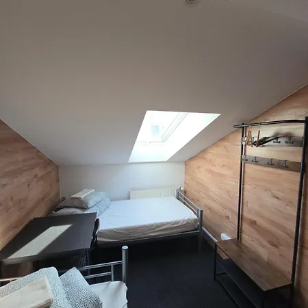 Rooms4rest Biz Skibicka Budynek 2 - Private For Tourists Hostel Warschau