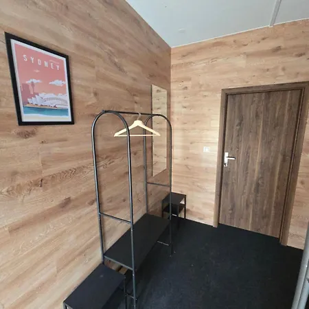 Hostel Rooms4rest Biz Skibicka Budynek 2 - Private For Tourists Warschau
