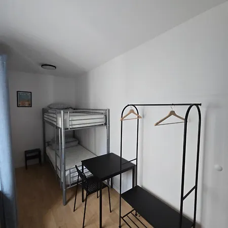 호스텔 Rooms4rest Biz Skibicka Budynek 2 - Private For Tourists 바르샤바