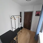 Rooms4rest Biz Skibicka Budynek 2 - Private For Tourists 旅馆 华沙